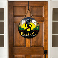Milwaukee Brewers Bigfoot Round Door Décor with Hanging Rope, 18x18 - MLB Home