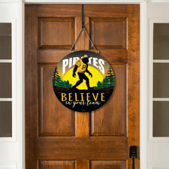 Pittsburgh Pirates Bigfoot Round Door Décor with Hanging Rope, 18x18 - MLB Home