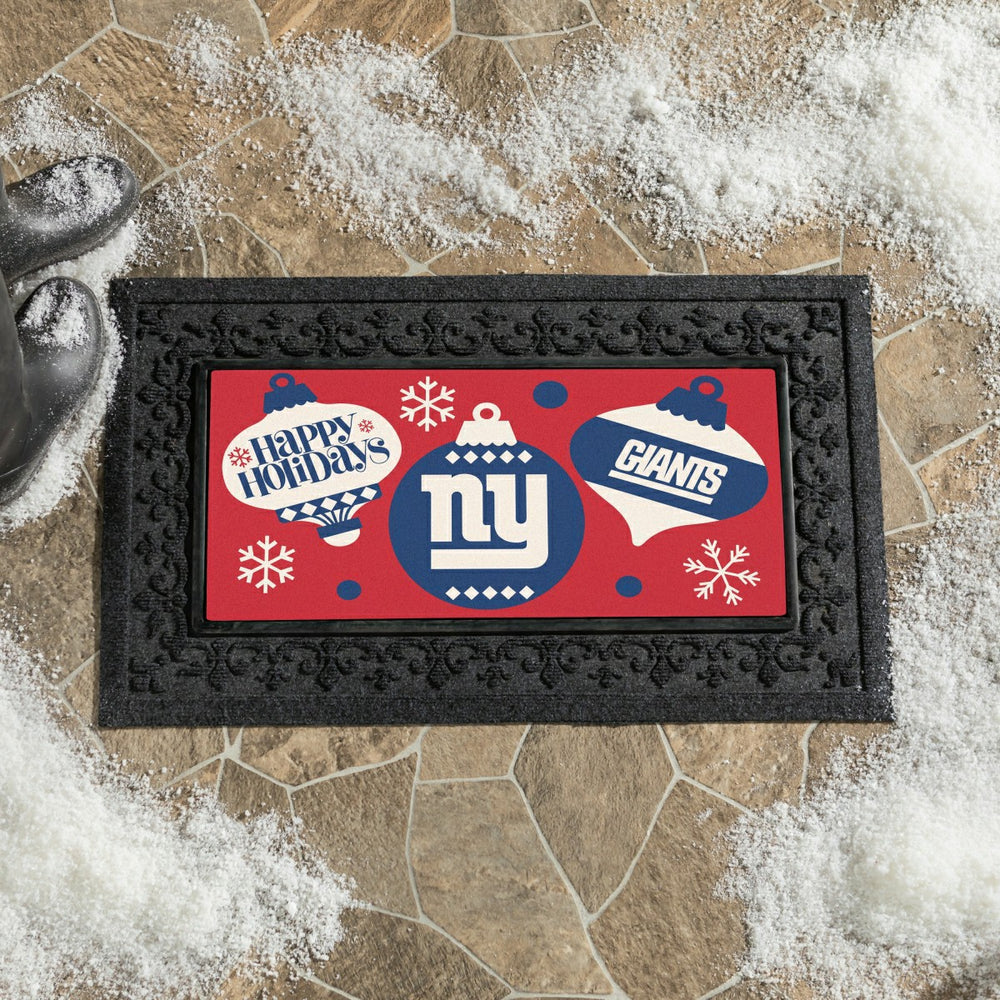 New York Giants Holiday Flocked Coir Sassafras Switch Mat, 22"x10" - NFL