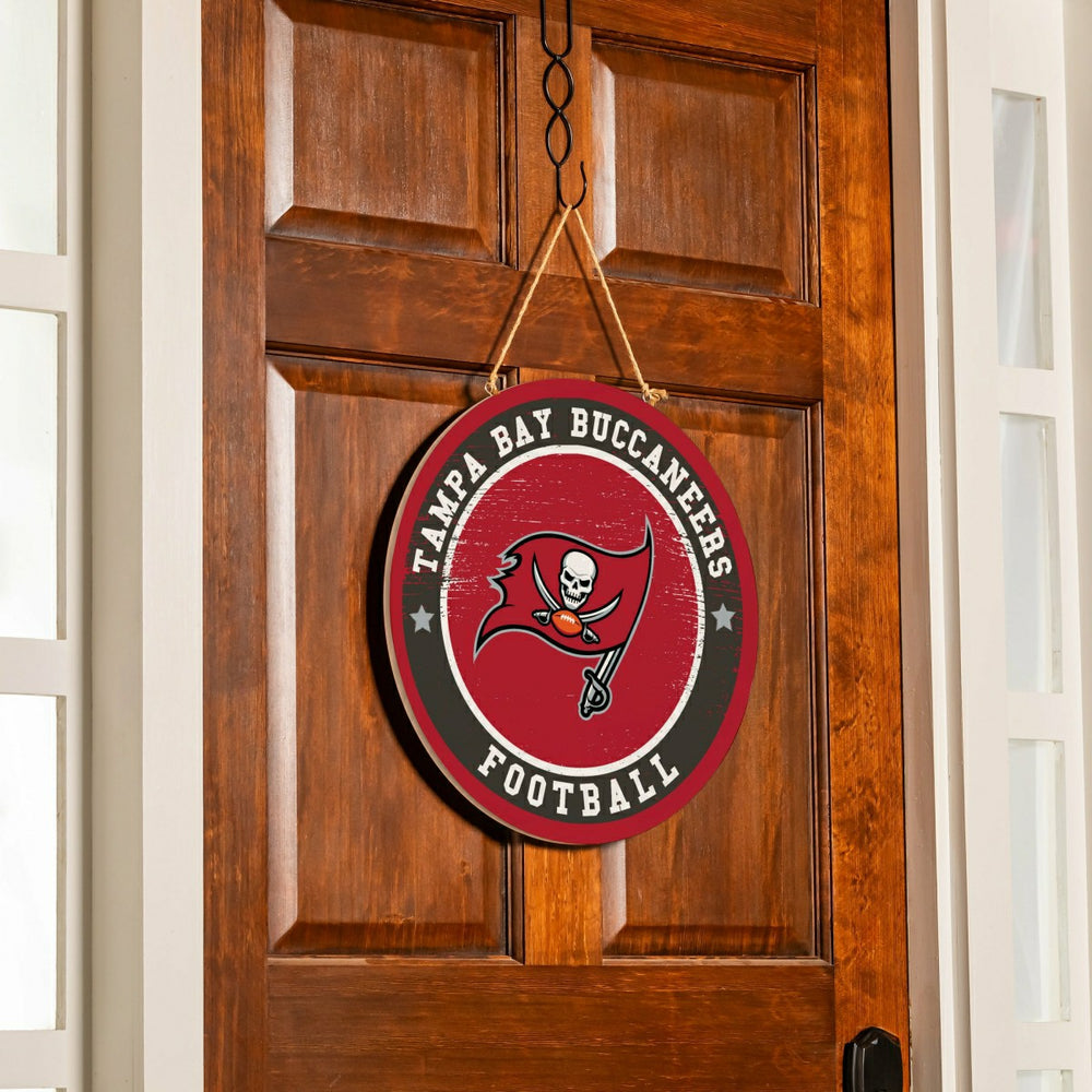 Tampa Bay Buccaneers Round Door Décor with Hanging Rope, 18x18 - NFL Home
