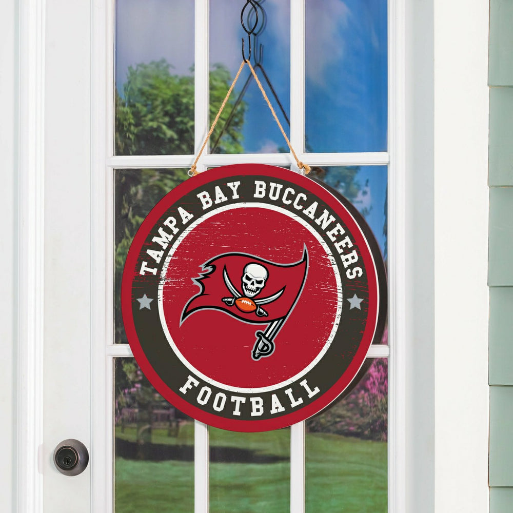 Tampa Bay Buccaneers Round Door Décor with Hanging Rope, 18x18 - NFL Home