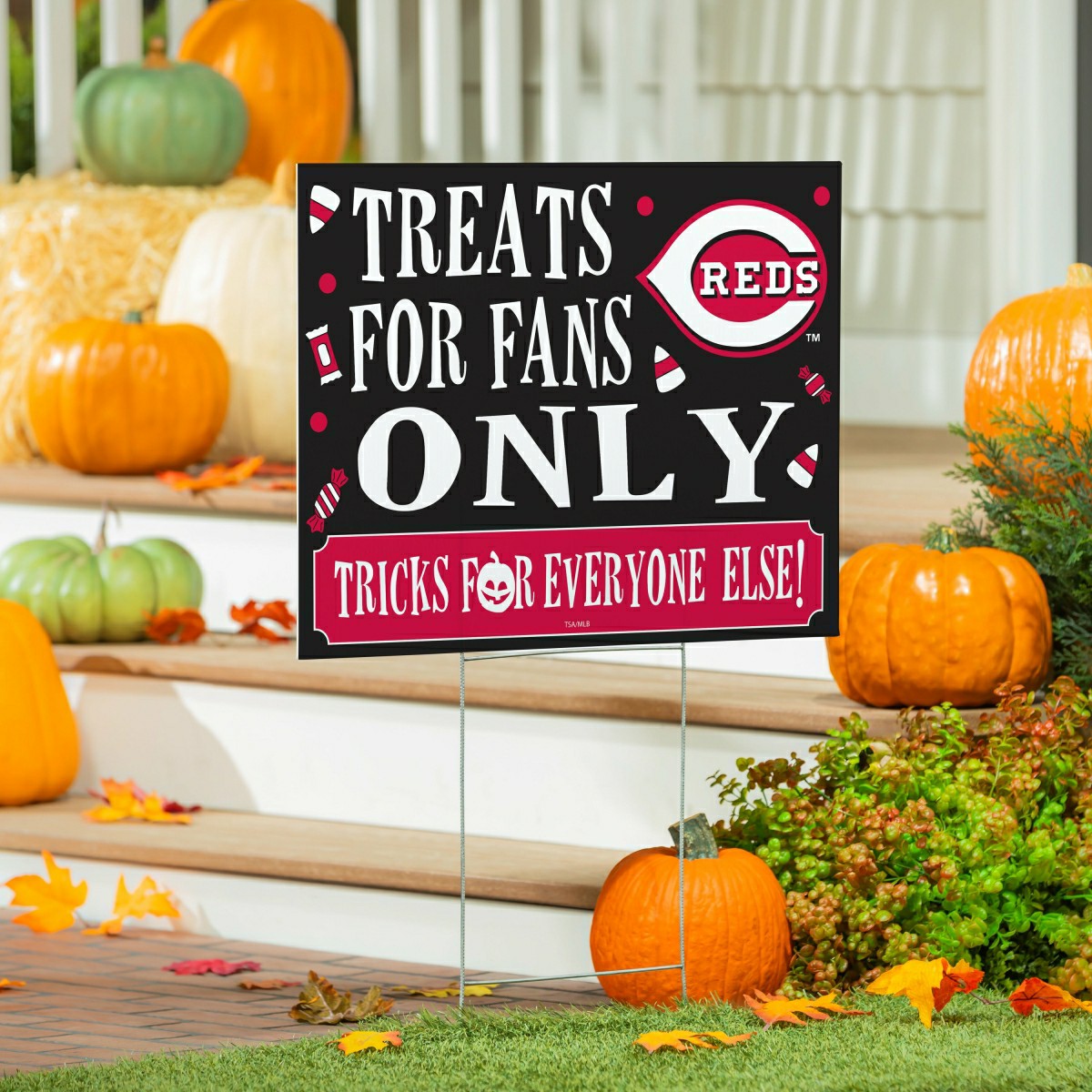 Cincinnati Reds Yard Sign, Halloween Treats for Fans - MLB Home