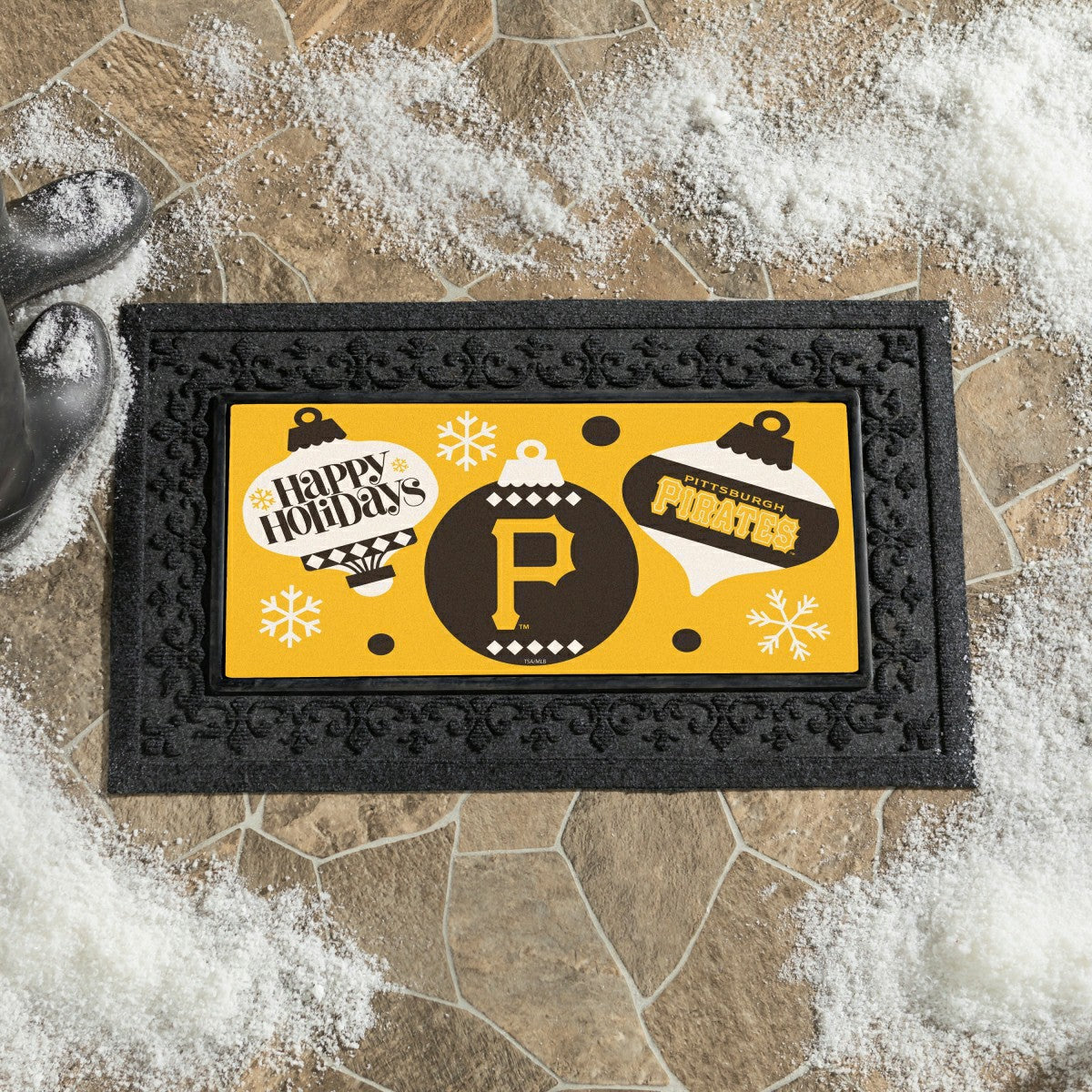 Pittsburgh Pirates Holiday Flocked Coir Sassafras Switch Mat, 22"x10" - MLB