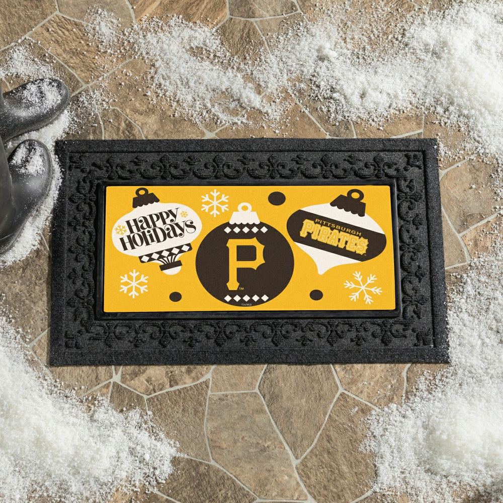 Pittsburgh Pirates Holiday Flocked Coir Sassafras Switch Mat, 22"x10" - MLB
