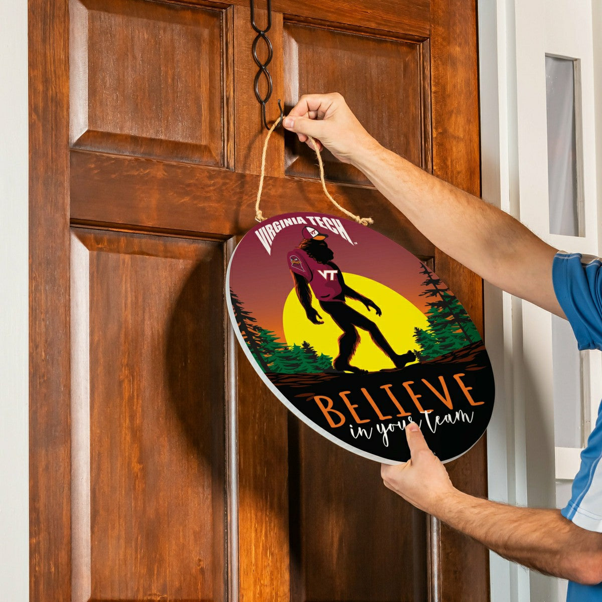 Virginia Tech Bigfoot Round Door Décor with Hanging Rope, 18x18 - Collegiate Home