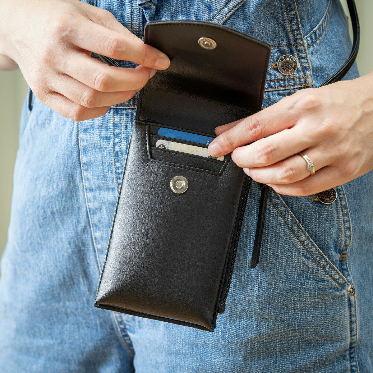 Colorado Avalanche, Cross Body Wallet, Black - NHL Home