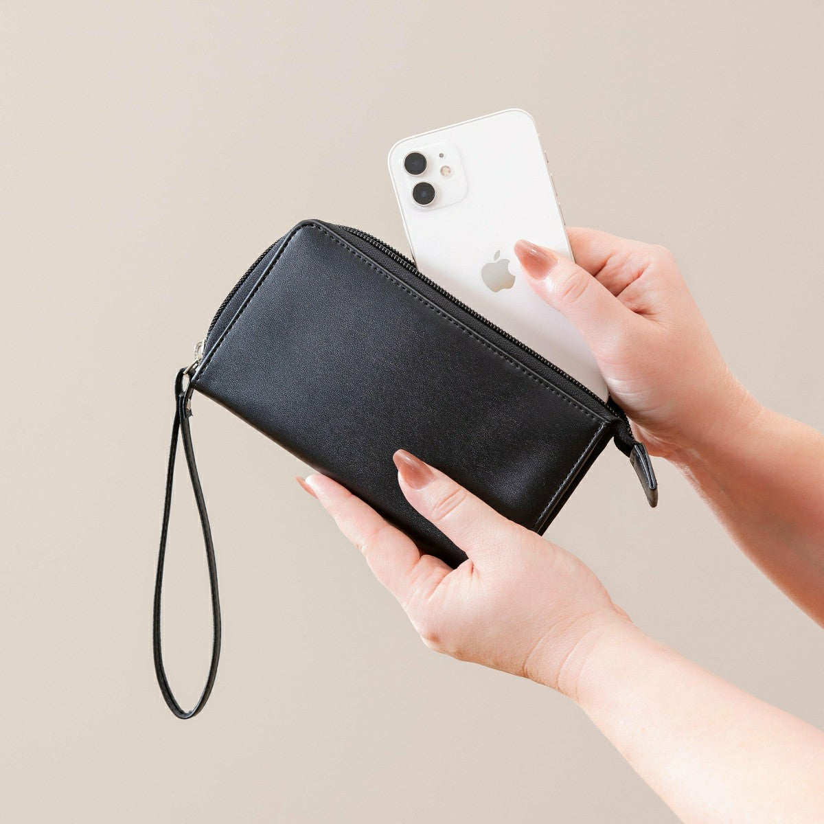 Atlanta Braves Wristlet Wallet Black - MLB Home