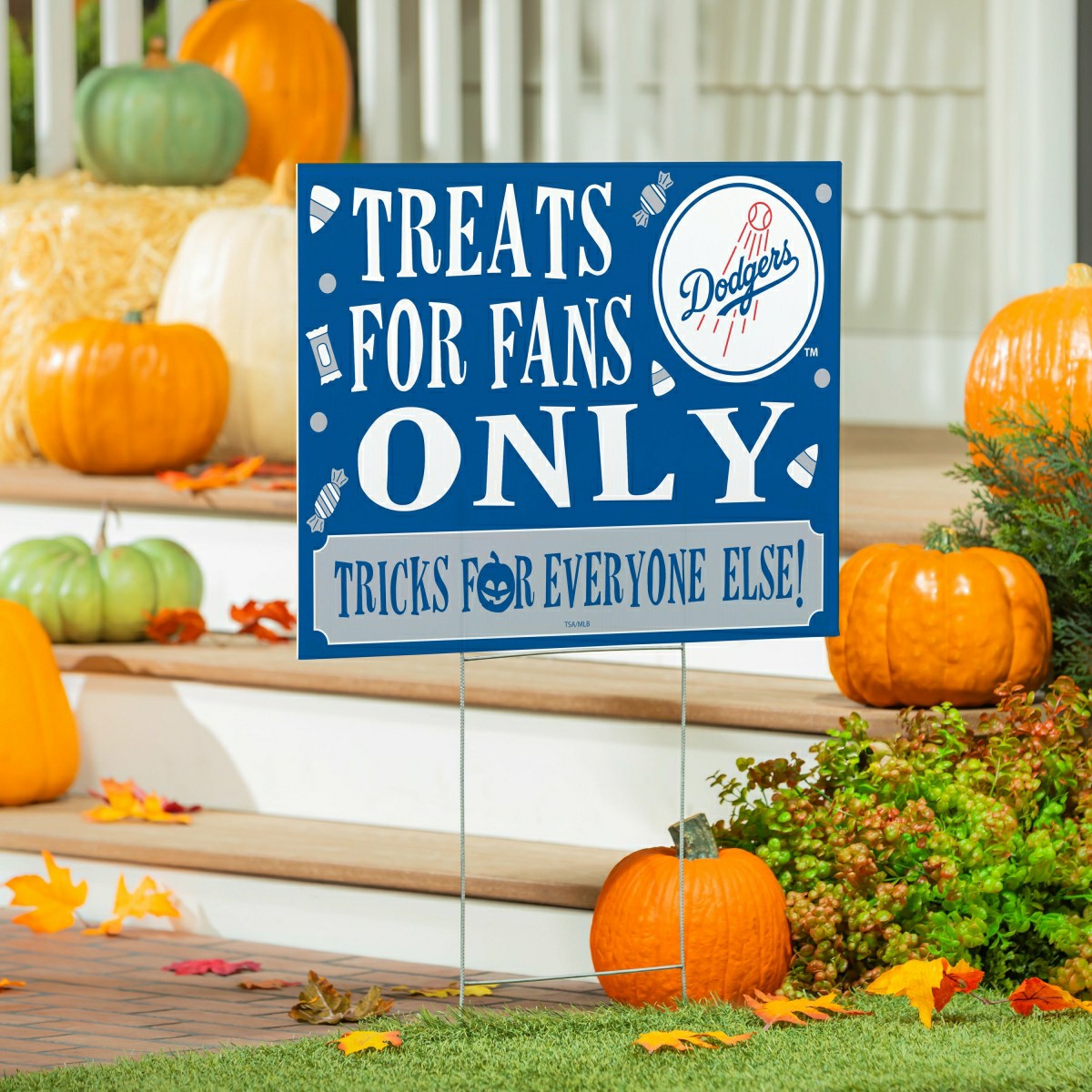 Los Angeles Dodgers Yard Sign, Halloween Treats for Fans - MLB Home