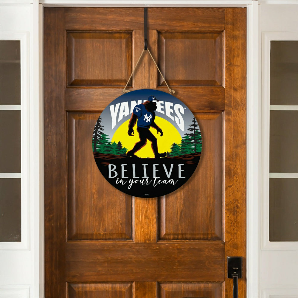New York Yankees Bigfoot Round Door Décor with Hanging Rope, 18x18 - MLB Home