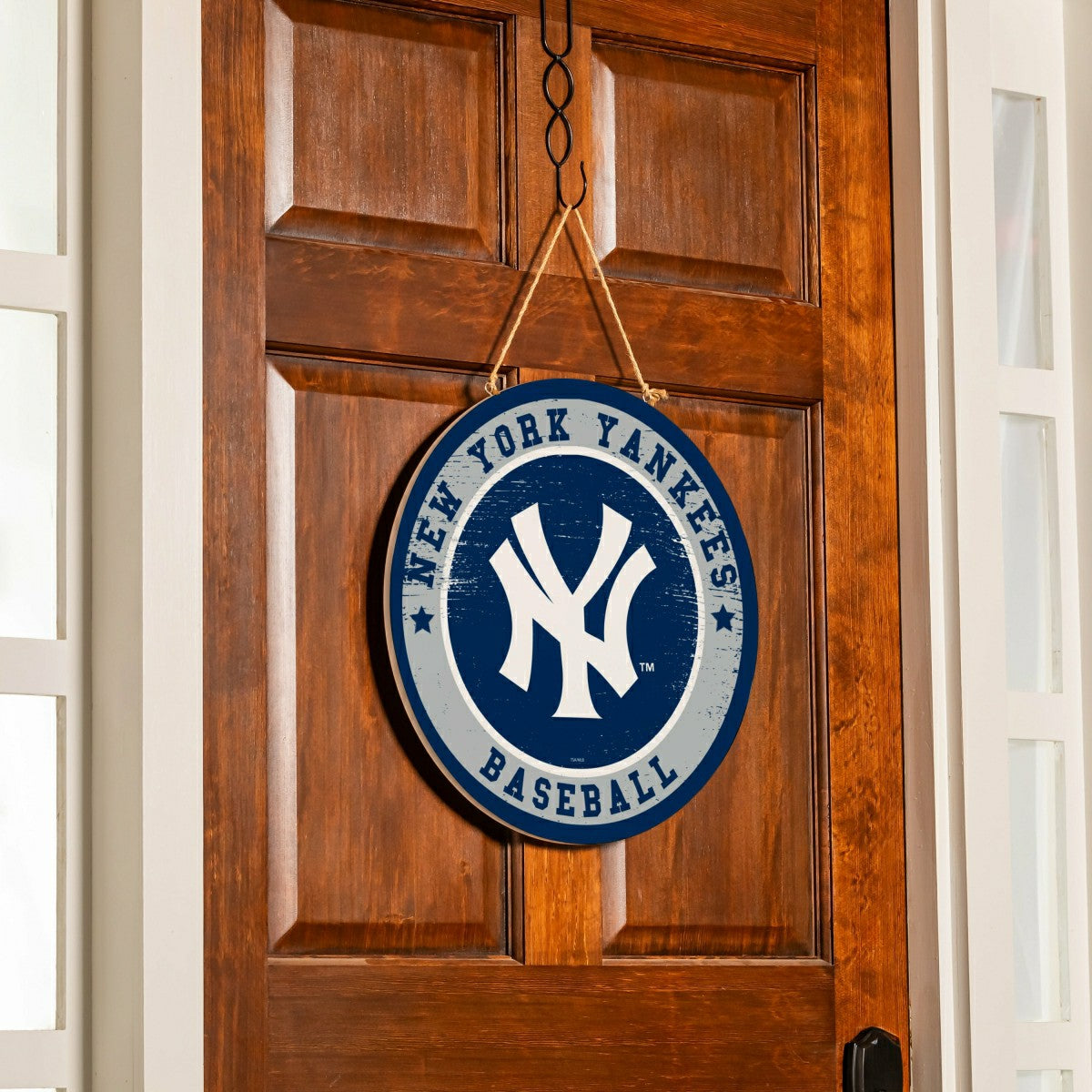 New York Yankees Round Door Décor with Hanging Rope, 18x18 - MLB Home