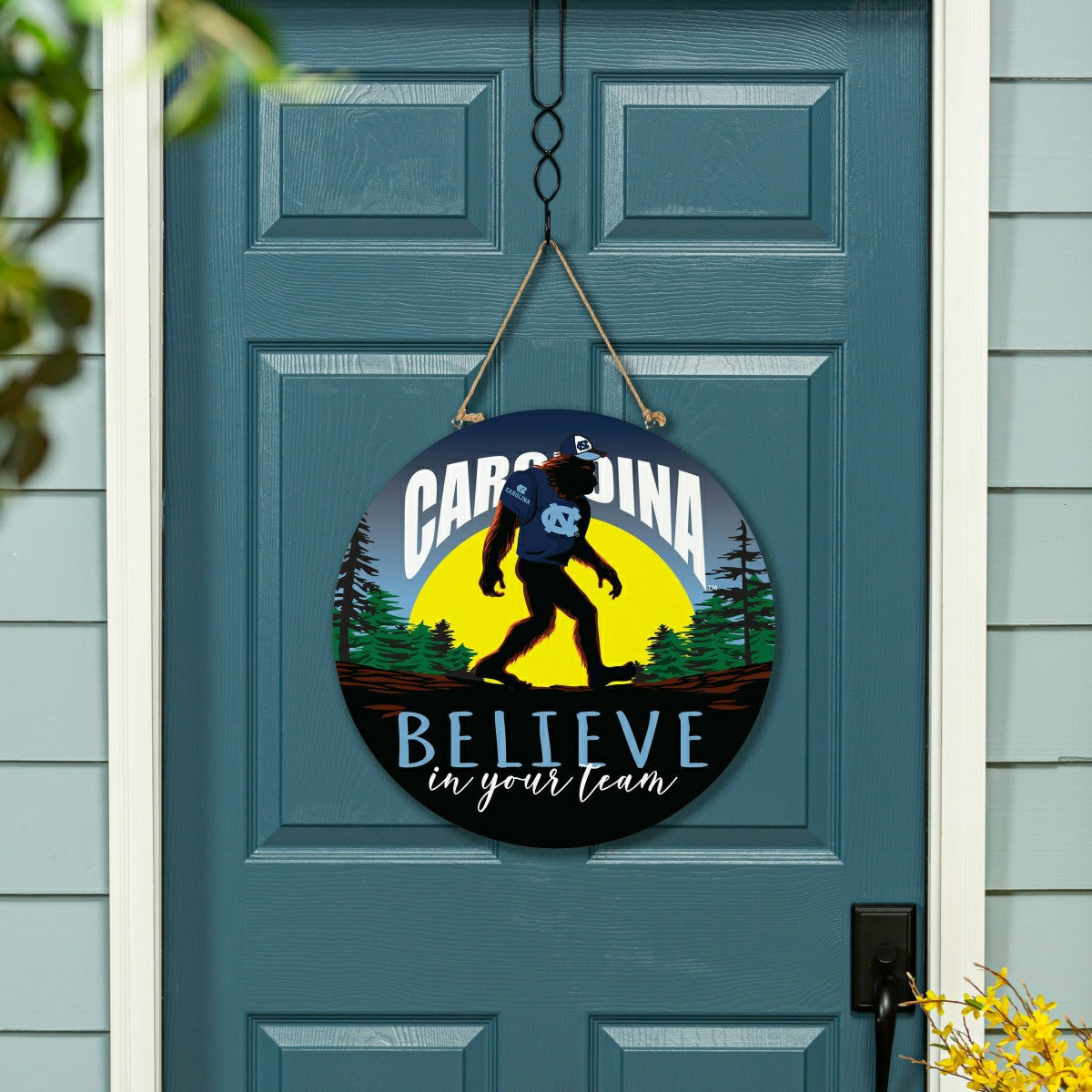 University of North Carolina Bigfoot Round Door Décor with Hanging Rop - Collegiate Home