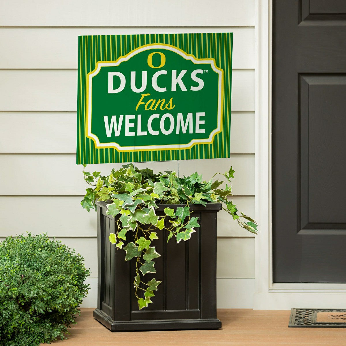 University of Oregon Coroplast Yard Sign, "Fans Welcome" - Collegiate Home