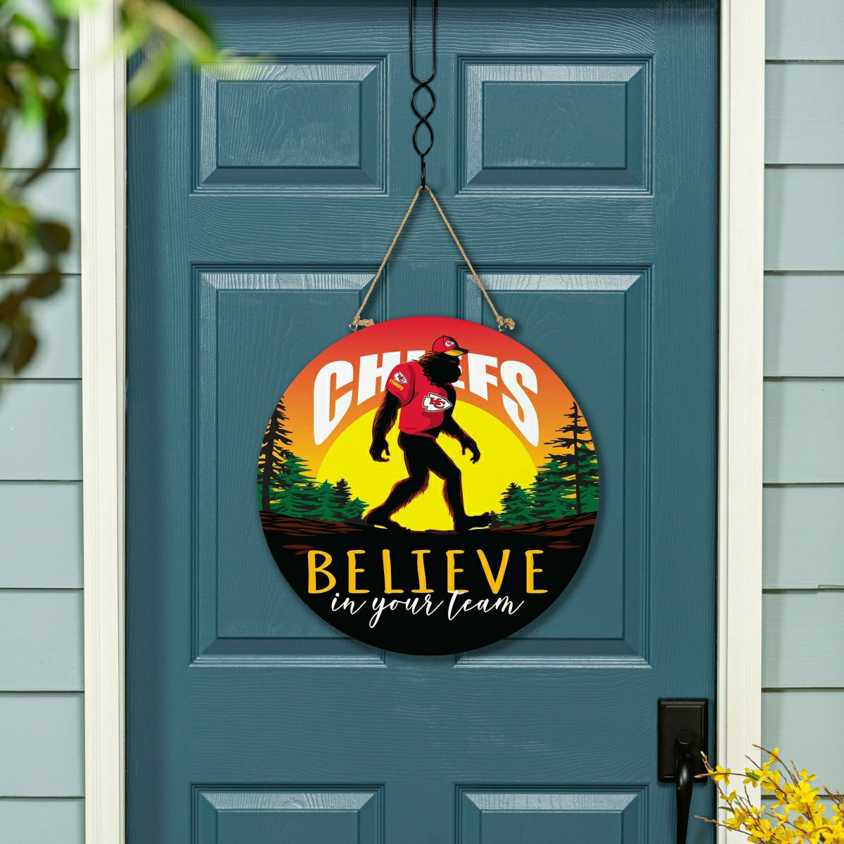 Kansas City Chiefs Bigfoot Round Door Décor with Hanging Rope, 18x18 - Home