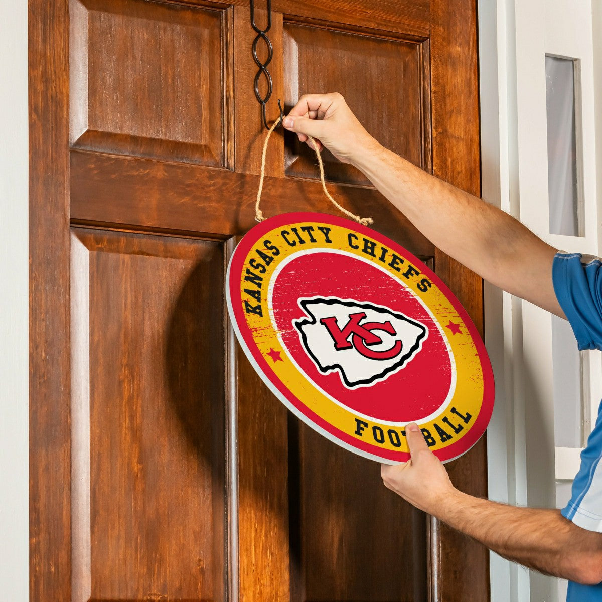 Kansas City Chiefs Round Door Décor with Hanging Rope, 18x18 - NFL Home