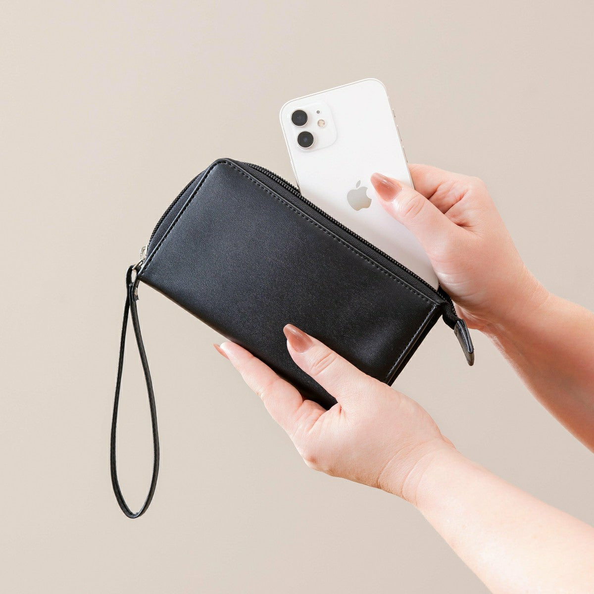 Chicago Cubs Wristlet Wallet Black - MLB Home