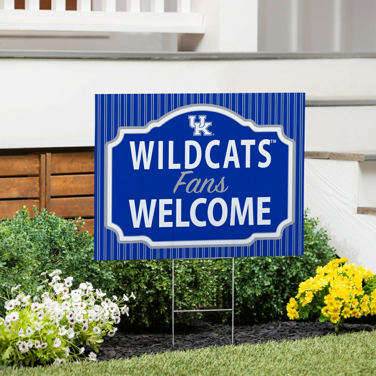 University of Kentucky Coroplast Yard Sign, "Fans Welcome" - Collegiate Home